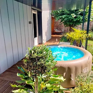 sejour-en-amoureux-avec-jacuzzi-et-sauna.hotels-rhonealpes.com/